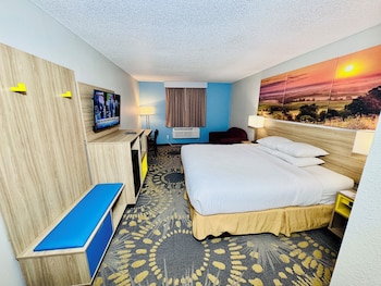 Standard Room, 1 King Bed