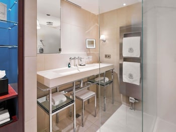Superior Room, 1 Queen Bed, City View (Garden, courtyard or City view)