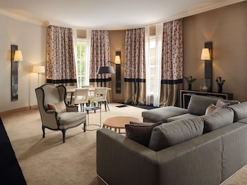 Suite (Opera, Butler Service, Garden View)