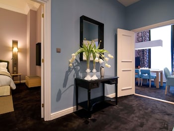 Suite, 1 King Bed (Canal House)