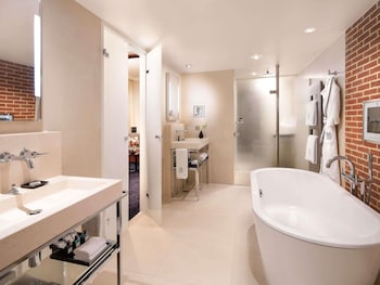 Suite, 1 King Bed