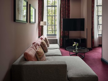 Suite (Canal House, Butler Service)