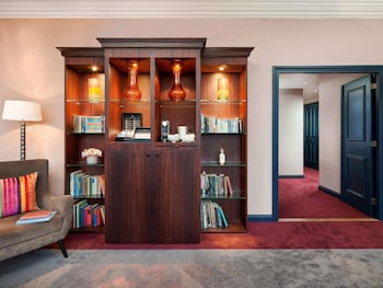 Suite, 1 King Bed (Canal House)