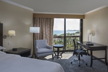 Room, 1 King Bed, Partial Ocean View