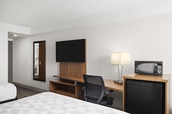 Standard Room, 2 Queen Beds, Non Smoking (Walk-in Shower;Pet Friendly)