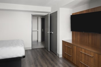 Suite, 2 Queen Beds, Non Smoking (Walk-in Shower;with Sofabed)