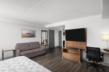Standard Room, 1 King Bed, Non Smoking, Corner (with Sofabed)