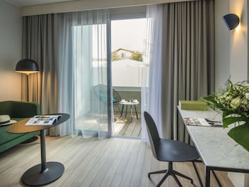 Privilege, Double Room, 1 Double Bed, Pool View