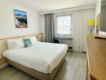Classic Room, 1 Queen Bed, Sea View