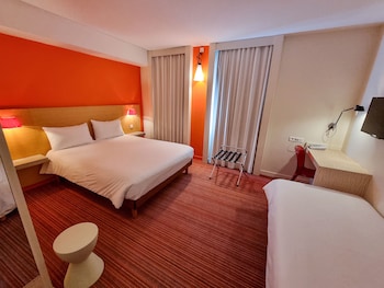 Standard Suite, Multiple Beds (Family)