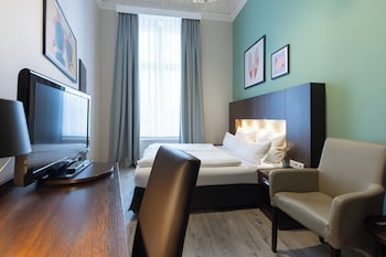 Standard Room, 1 King Bed