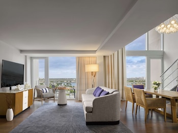 1 King Penthouse 2 Story Suite, Marina View with Balcony