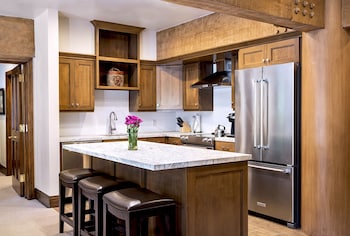 Luxury Suite, 3 Bedrooms, Mountain View (3 Hot Tubs)