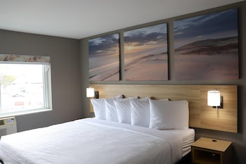 Room, 1 Queen Bed, Mobility Accessible, Non Smoking (Bathtub w/ Grab Bars)