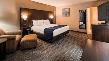 Standard Room, 1 King Bed, Non Smoking, Refrigerator & Microwave