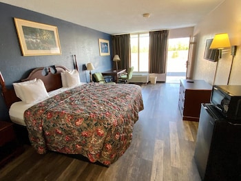 Deluxe Room, 1 King Bed, Accessible, Non Smoking