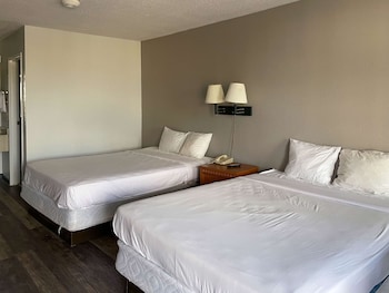 Deluxe Room, 2 Queen Beds, Non Smoking, Refrigerator & Microwave