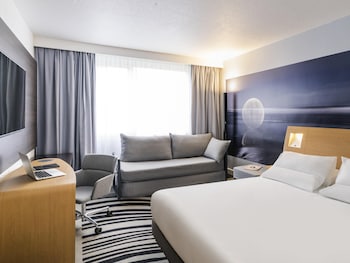 Classic Room, Multiple Beds, Pool View