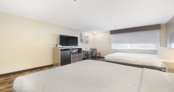 Standard Room, 2 Queen Beds, Accessible, Bathtub