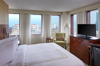Room, 1 King Bed, Corner