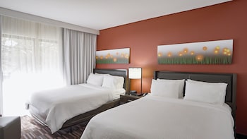 Suite, 2 Queen Beds, Accessible Bathtub (Communications)
