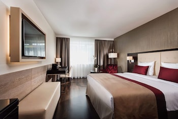 Suite, City View