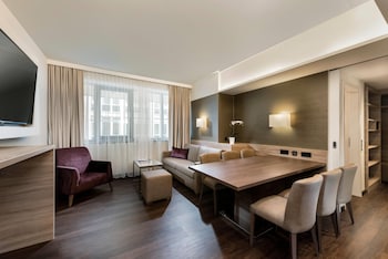 Suite, City View