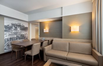 Suite, City View