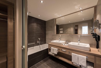 Suite, City View