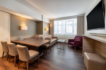 Suite, City View