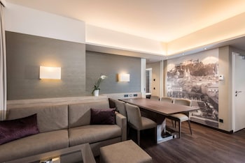 Suite, City View