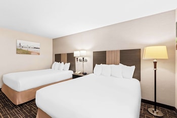 Standard Room, 2 Queen Beds, Accessible, Bathtub