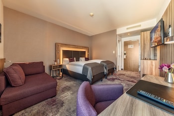 Superior Twin Room (Cathedral View)