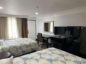 Standard Room, 2 Queen Beds, Non Smoking