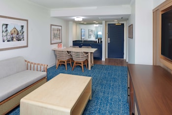 Club Suite, 1 King Bed, Resort View (1 King Bed)