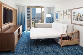 Club Suite, 1 King Bed, Resort View (1 King Bed)