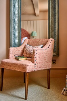 FANCY ROOM