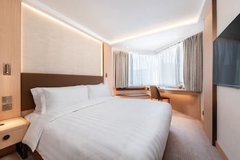 Newly Renovated Deluxe Room with Twin Bed