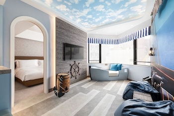 Newly Renovated Pirate Theme Suite with Queen Bed