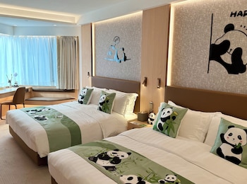 Newly Renovated Panda Theme Family Room with Two Queen Bed
