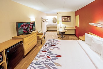 Superior Room, 1 King Bed (First Floor, Smoke Free)