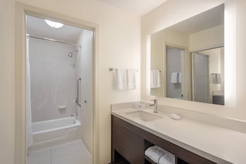 Suite, 1 Bedroom (Mobility/Hearing Accessible, Tub)