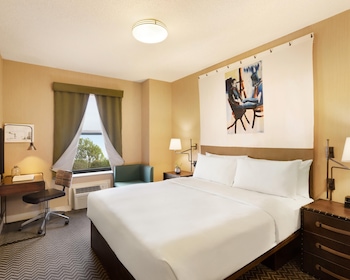 Room, 1 King Bed, Lake View