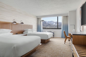 Room, 2 Queen Beds (Mobility Accessible, Tub)