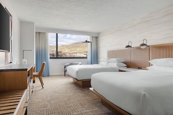 Room, 2 Queen Beds (Mobility Accessible, Tub)