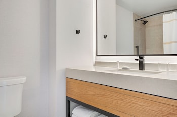 Room, 1 King Bed (Mobility Accessible, Roll-in Shower)