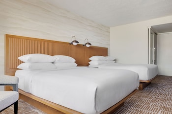 Room, 2 Queen Beds (Mobility Accessible, Tub)