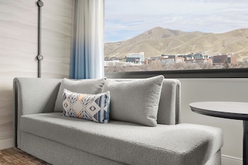 Room, 1 King Bed (Mobility Accessible, Roll-in Shower)
