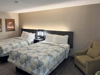 Deluxe Room, 2 Queen Beds, Non Smoking, Refrigerator & Microwave
