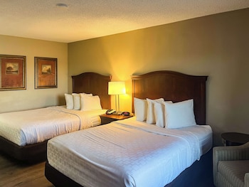 Deluxe Room, 2 Queen Beds, Non Smoking, Refrigerator & Microwave